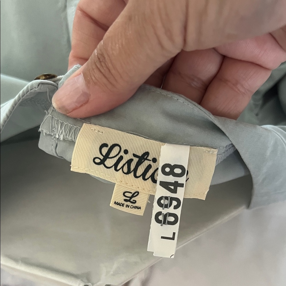 Listicle Soft Gray Flutter Sleeve Blouse‎ - Picture 5 of 6